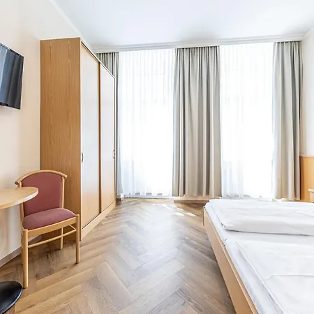 Hotel-pension Fuenfhaus 3*