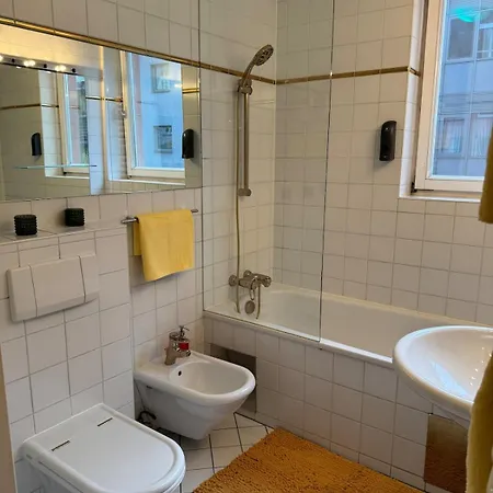 Sunny Citycenter Near Main Shopping Street Apartment *