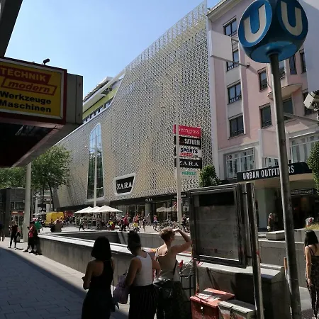 Sunny Citycenter Near Main Shopping Street