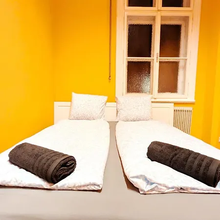 Spacious For Group - 15 Min From Airport & Center, 5 Min From Main-bus Station Ez11