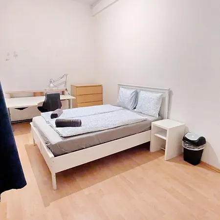 Spacious For Group - 15 Min From Airport & Center, 5 Min From Main-bus Station Ez11 Apartment