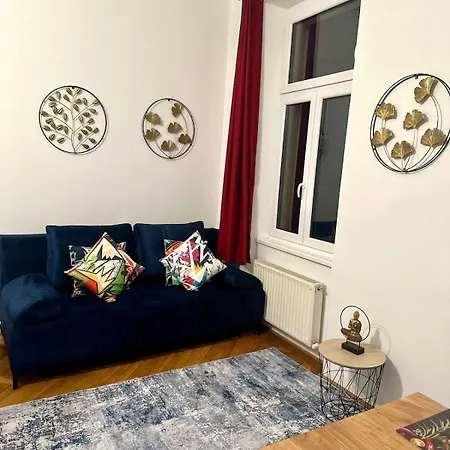 Zentral Gelegene Altbauwohnung Vienna