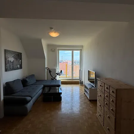 Cozy With Balcony Near Yppenplatz! Viena