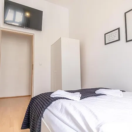 Viennese 3br Apt. Near Wiener Stadthalle & Apartment