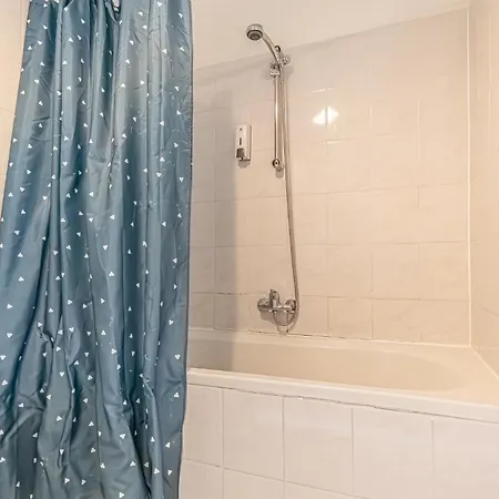 Sweet 3br Shared Near Wiener Stadthalle & 维也纳