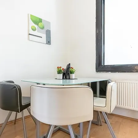 Sweet 3br Shared Near Wiener Stadthalle & 公寓 *