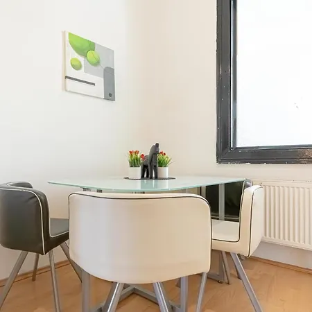 Sweet 3br Shared Near Wiener Stadthalle & * 维也纳