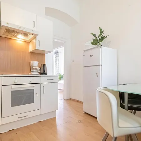Sweet 3br Shared Near Wiener Stadthalle & 公寓 维也纳