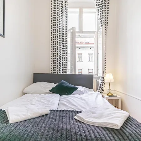 Sweet 3br Shared Near Wiener Stadthalle &