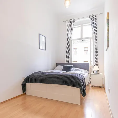 公寓 Sweet 3br Shared Near Wiener Stadthalle & *