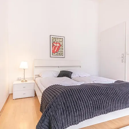 Sweet 3br Shared Near Wiener Stadthalle & *