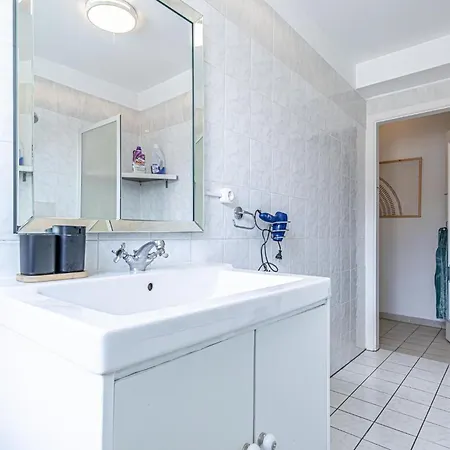 Spacious 3br Shared Apt, Very In *
