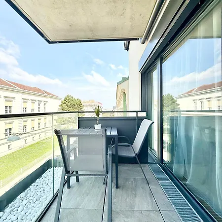 Moebliertes Mit Balkon *