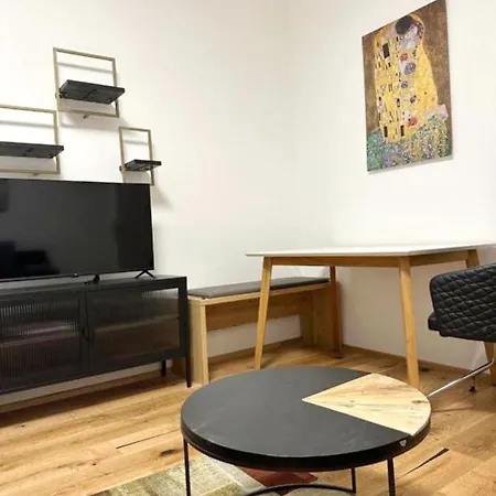 Cozy In Ottakiring Area Rd Apartment *