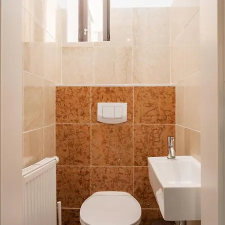 16 Guests I 4br I Near Danube I 5 Min To U1 Apartament