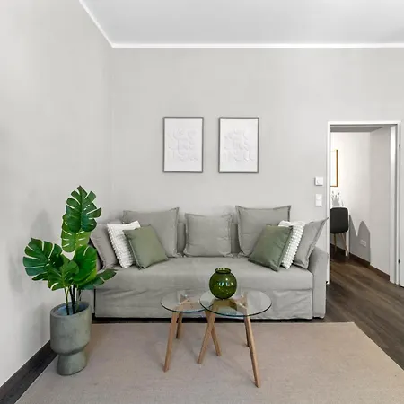 Modern Bright I Close To S-bahn I 5 Min To Shopping Mall Apartment