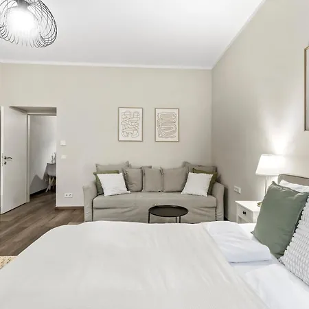 Modern Bright I Close To S-bahn I 5 Min To Shopping Mall Apartment *