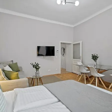 Apartment Modern Bright I Close To S-bahn I 5 Min To Shopping Mall