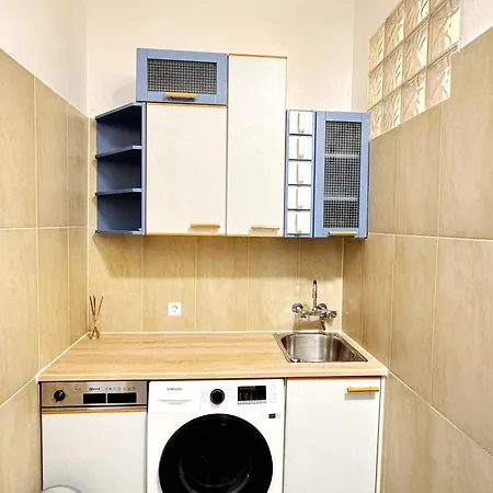 Lovely - 15 Min From Airport & Center, 5 Min From Main-bus Station Ez10a