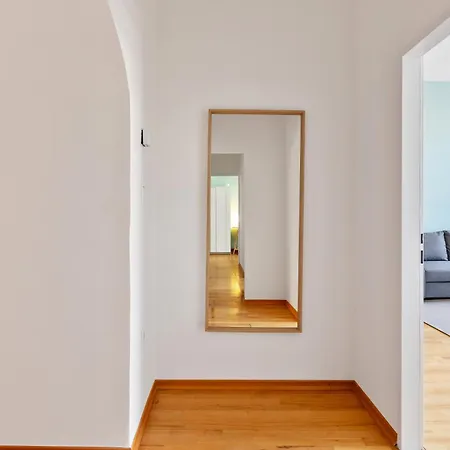 3 Bedrooms I 110 Square Meter I Walk To Sights Apartamento Viena