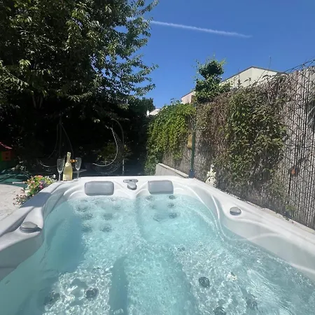 City And Wellness Oase, House Floor, Garden, Jacuzzi, Small Breakfast, Close To U1 Station