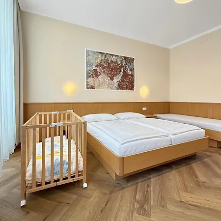 Hotel-pension Fuenfhaus 3*
