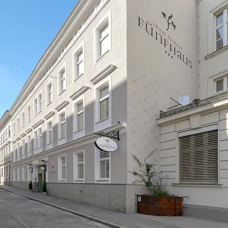 Hotel-pension Fuenfhaus