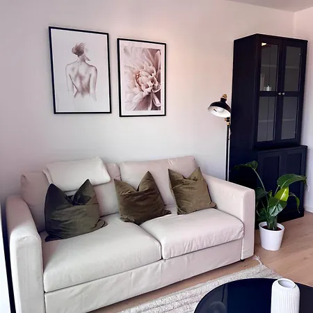 Moderne Ruheoase Mit Balkon