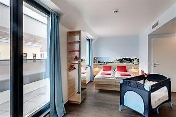 Meininger Downtown Franz 3*