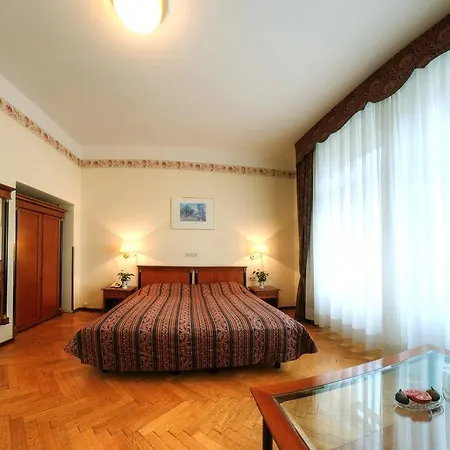 Hotel Carlton Opera