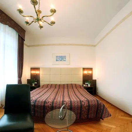 Hotel Carlton Opera 3*