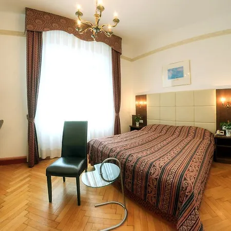 Hotel Carlton Opera
