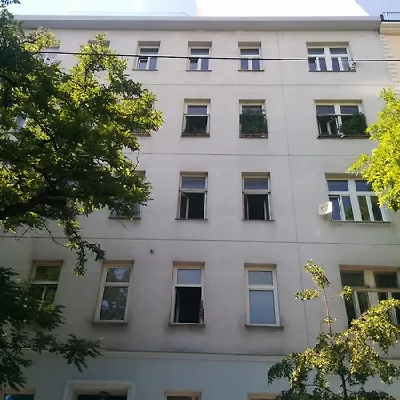 Maximillian Vienna