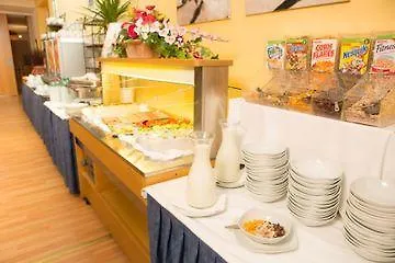 Allyouneed Vienna4 Hotel 3*