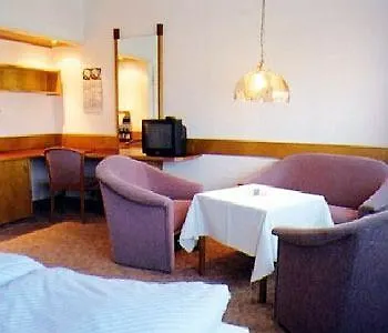 Ekazent Schoenbrunn Hotel 3*