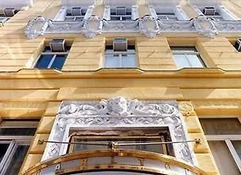 Carlton Opera Wien