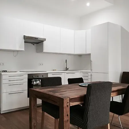 Square7 Apartment *