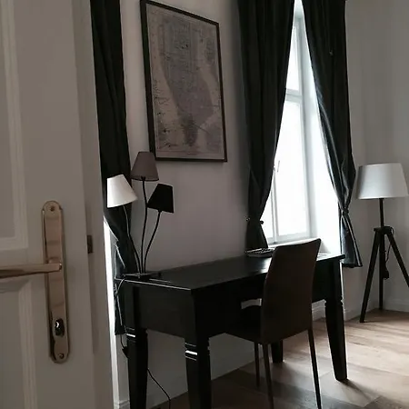 Square7 Apartment