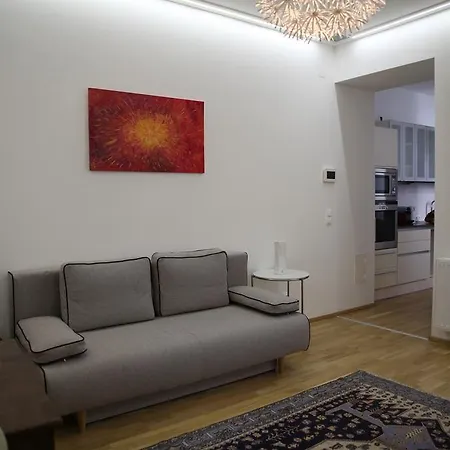 Moderne Stadtwohnung Mit Balkon *