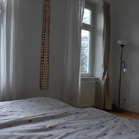 Apartment Living & Loving In *