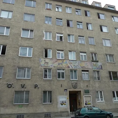 Center Apartment *