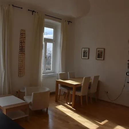 Living & Loving In Apartment Vienna