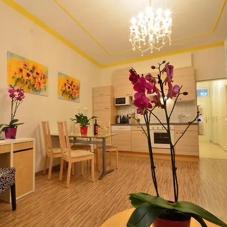 Ajo Messe - Contactless Check In Aparthotel 3*