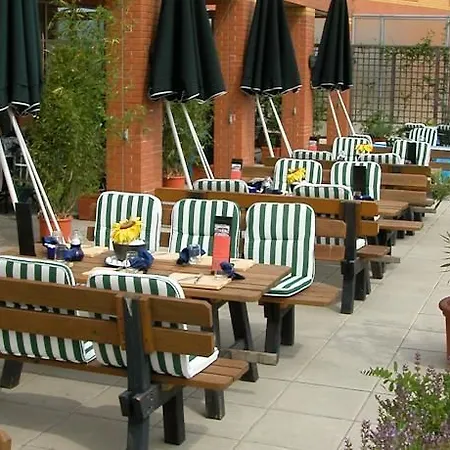 Hilton Garden South 4* Vienna