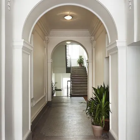 Townhouse Apartment *