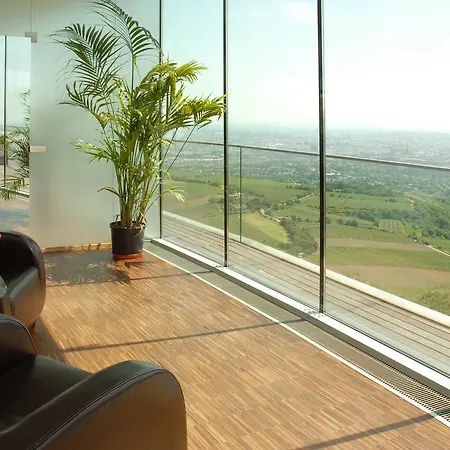 Suitehotel Kahlenberg 3*