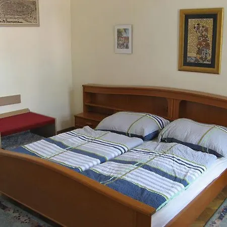 Rustler Hotel 2*