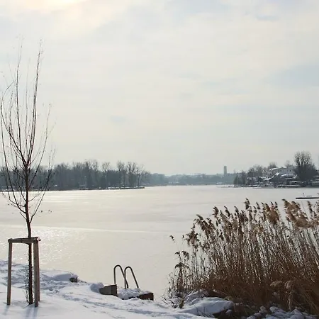 Strandhotel Alte Donau Hotel 4*