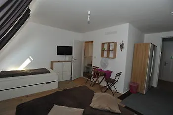 Prestige Schoenbrunn Bed and Breakfast 3*