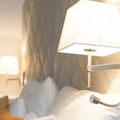 Fortyplusone - Newly Renovated! Wenen